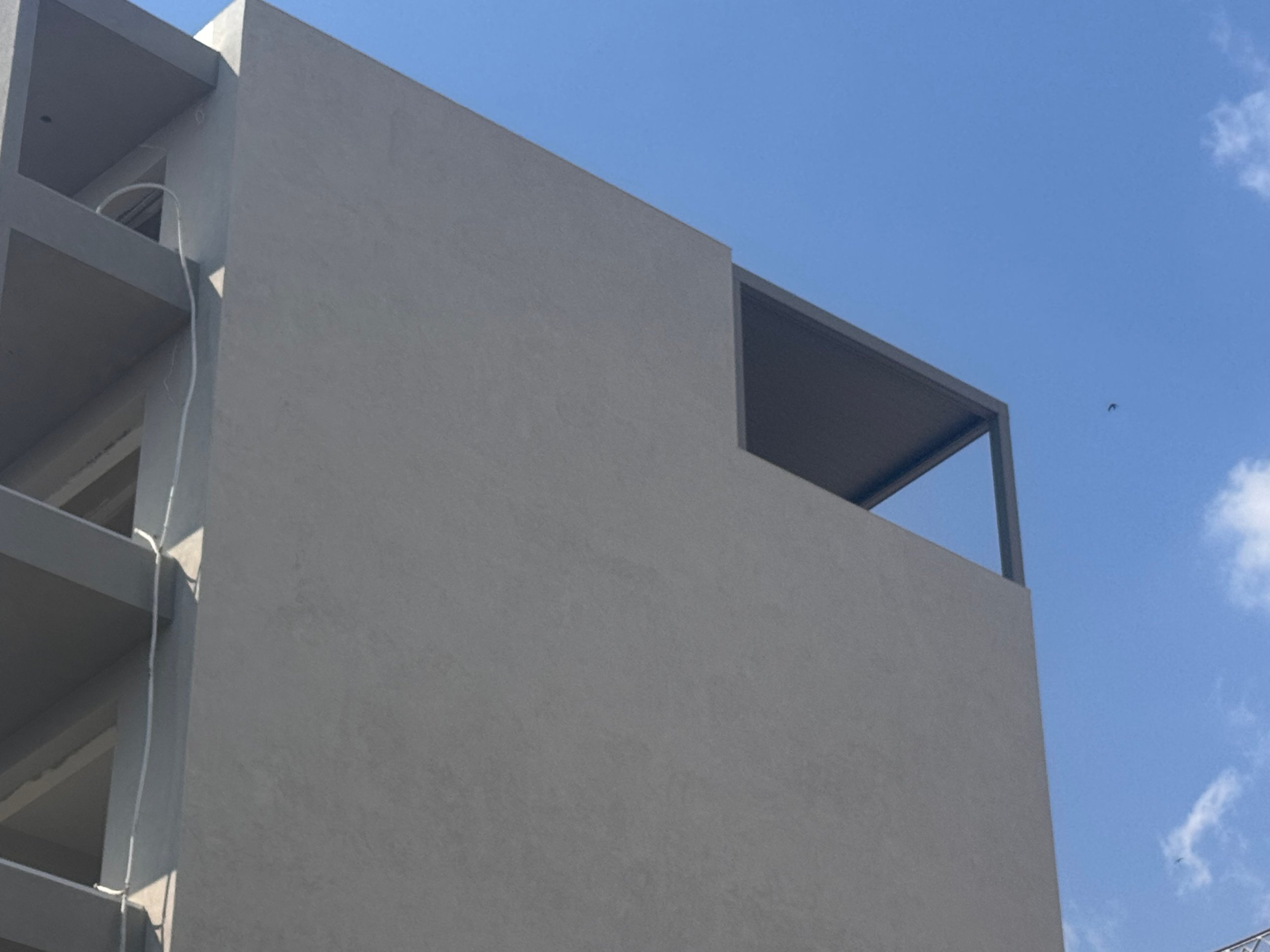 Bioclimatic Pergola on the Seventh Floor of an Apartment Building in Moschato — photo 2 of 4