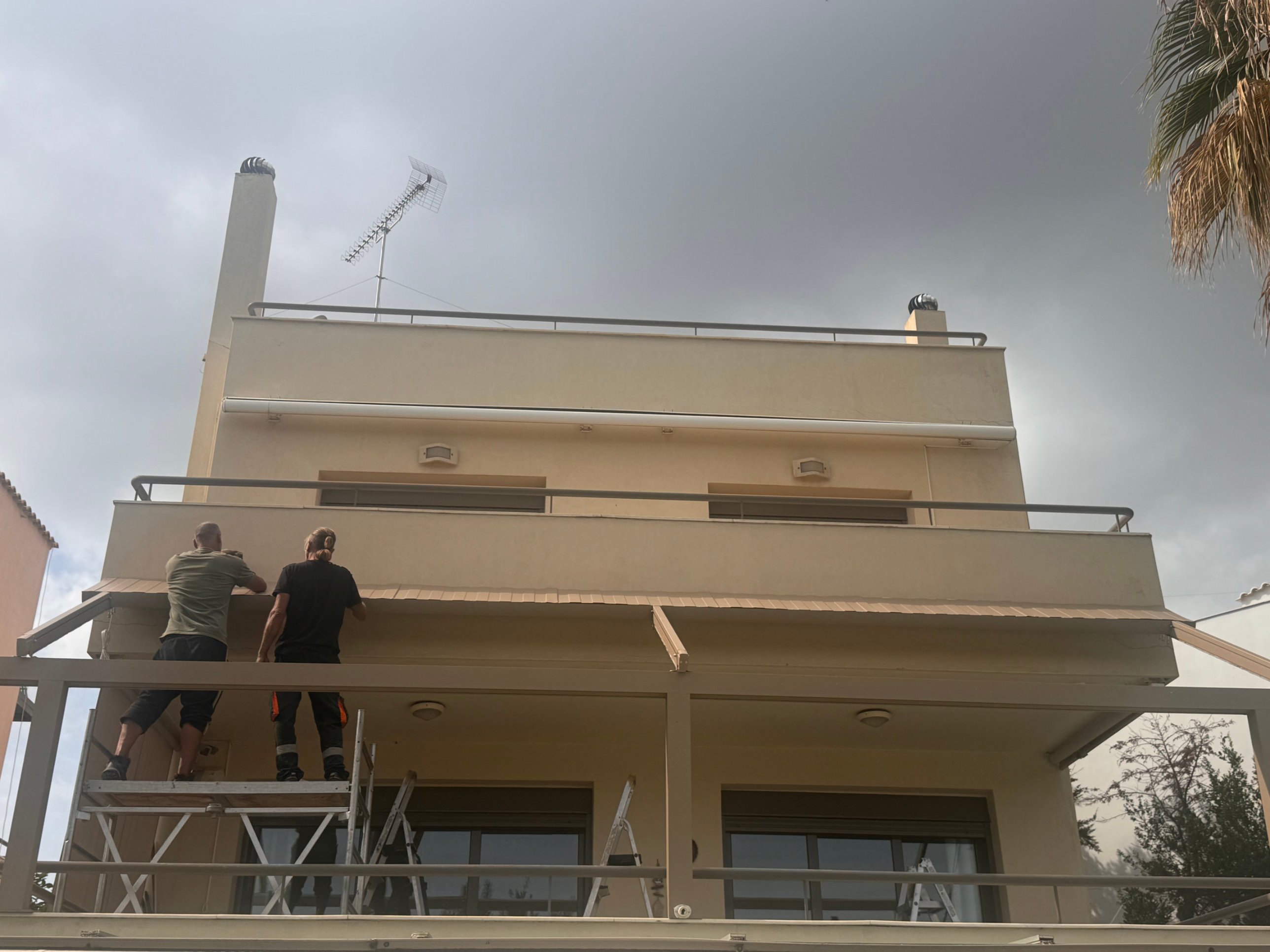 Τεντοπέργκολα σε Βεράντα Μονοκατοικίας στη Βάρη — φωτογραφία 4 από 5