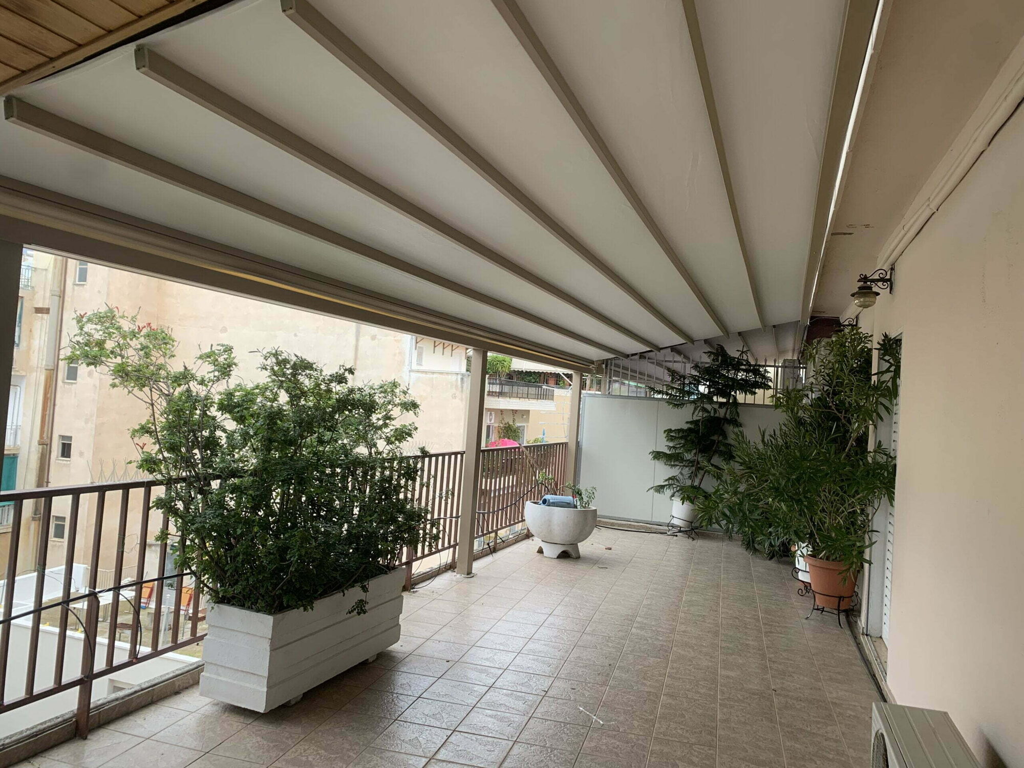 Τεντοπέργκολες Ανοιγοκλειόμενες Με Οδηγούς Αλουμινίου - 6